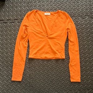 Aritzia Babaton contour v neck